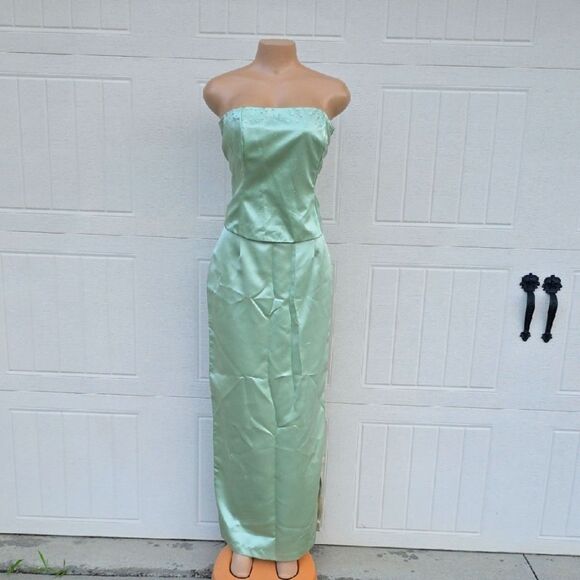 NEW BARI JAY TWO PIECE GOWN SIDE ZIPPER CLOSURE WITH JEWEL STUDDED EMBELLISHMENT - Picture 1 of 15